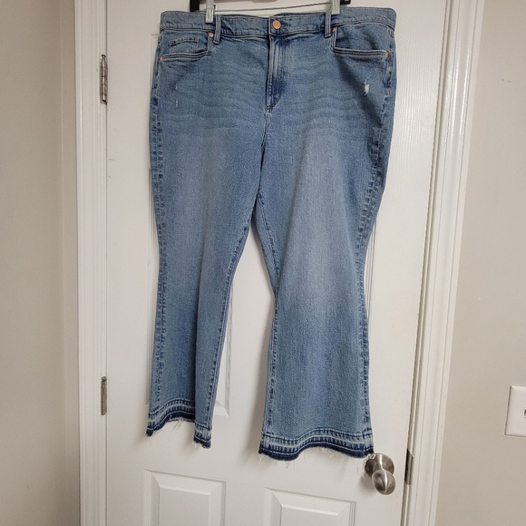 Loft NWT DenimFlare Crop Mid Rise Jeans Size 18. - Picture 1 of 11